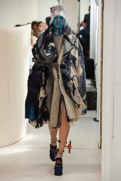 Look 13